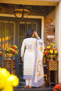 Elegant Off White Muslin Printed Suit Set