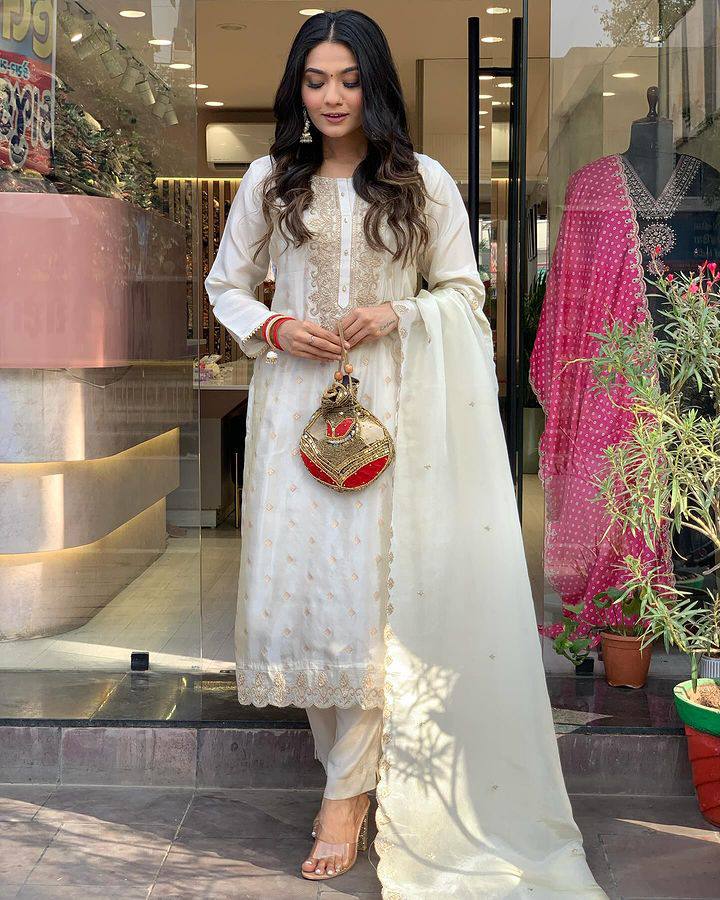 White Aura Jacquard Suit Set